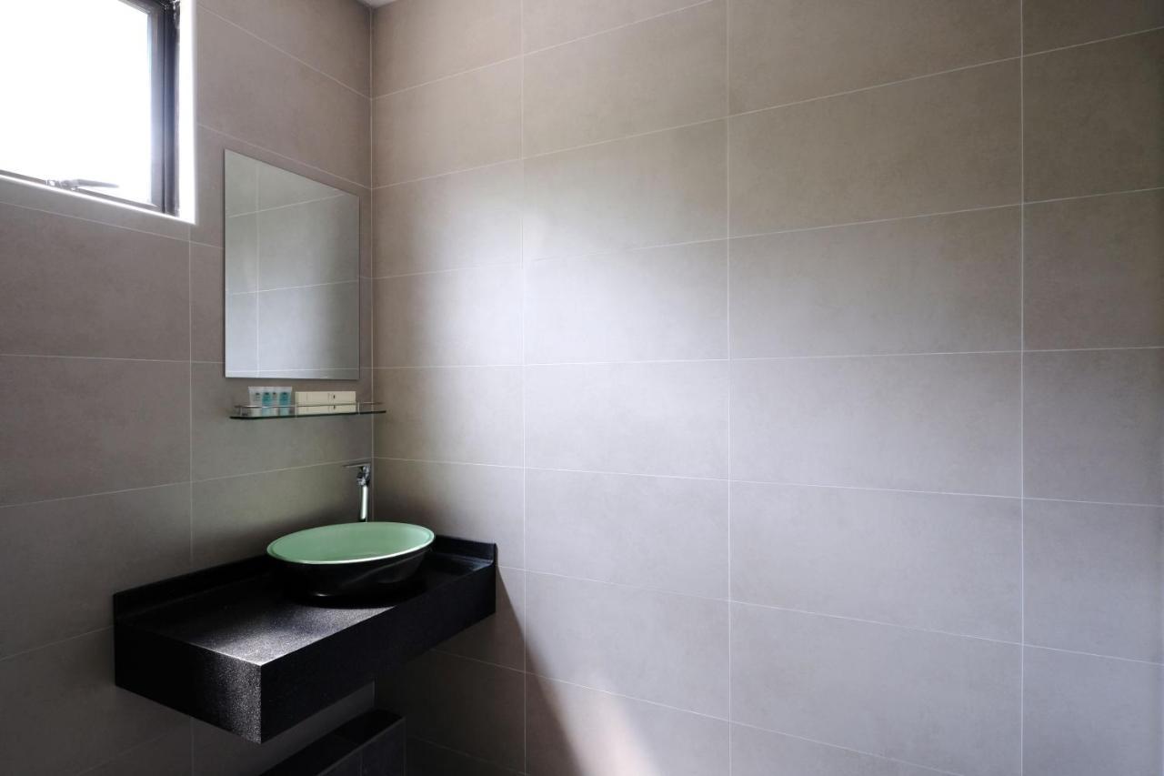 Q Loft Hotels at Bedok Singapore Buitenkant foto